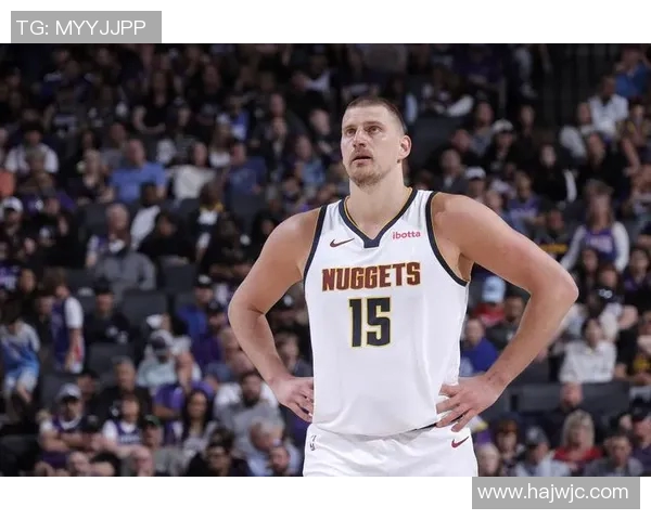 直接帮对手剃头发!约基奇助攻削过萨博尼斯头顶,网友:阴影面积很大 直接帮对手剃头发!约基奇助攻削过萨博尼斯头顶,网友:阴影面积很大